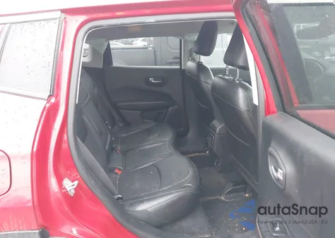 2019 Jeep Compass Latitude 4X4 z USA, uszkodzony, nr VIN 3C4NJDBB8KT641671